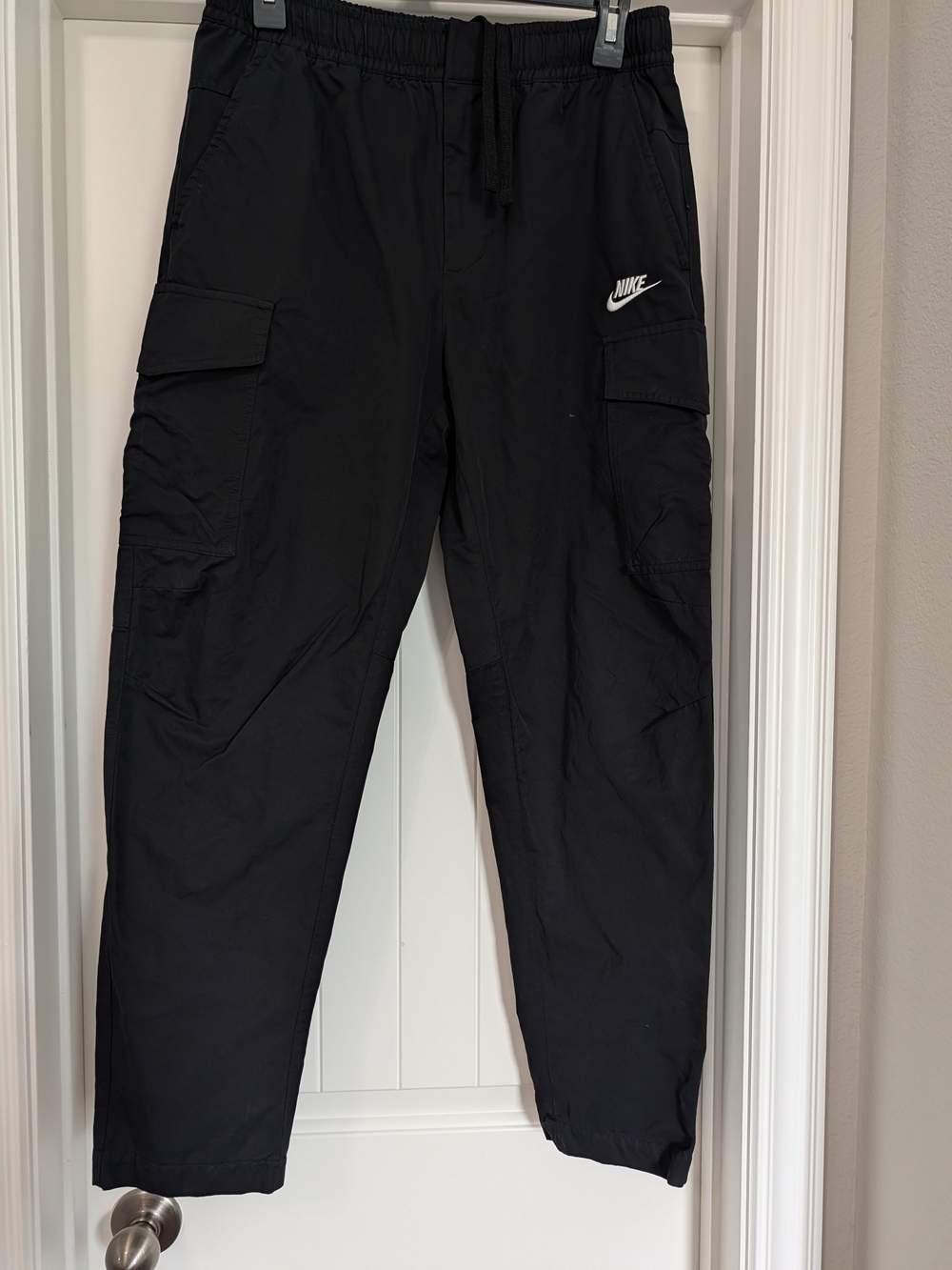 Nike Men's Black Cargo Jogger Pants - Comfortable Athletic Fit